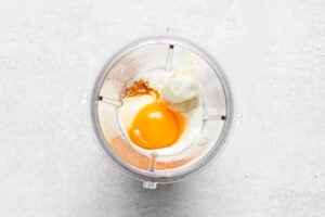 all ingredients for the chocolate chip baked oats dough in a blender